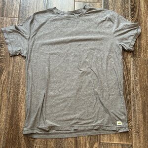 Vuori Strato Tech Gray T shirt. Size Large.